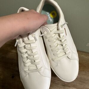 Dr. Scholl's Off-White Lace-Up Sneakers